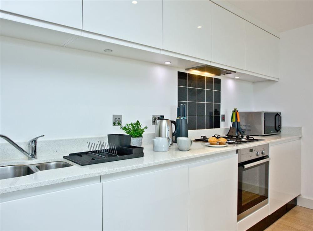 Modern fitted kitchen (photo 2) at 15 Ocean Gate in Newquay, Cornwall