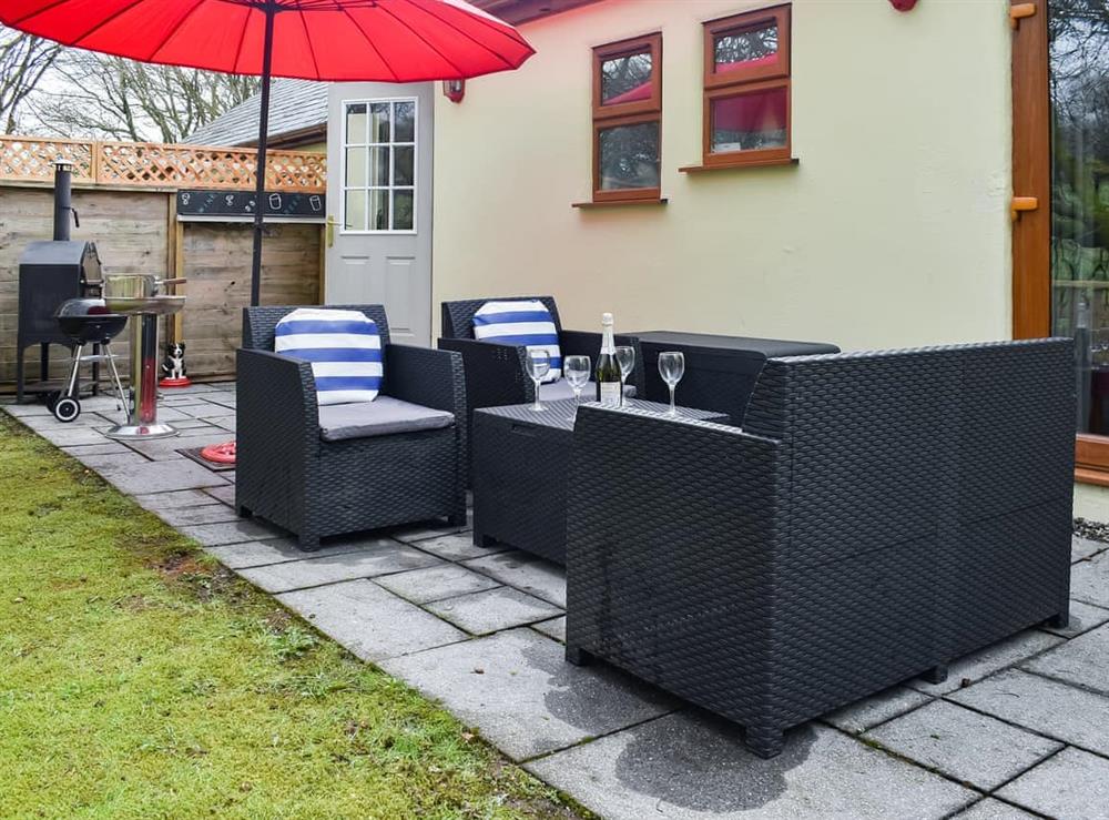 Sitting-out-area at 15 Pebble Cottage in Camelford, Cornwall