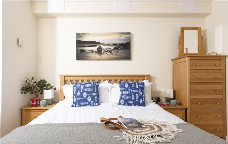 This is a bedroom at 15 The Sands, Cornwall
