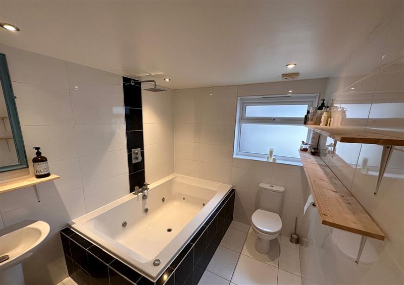 The bathroom at 154 Broadway, Southbourne
