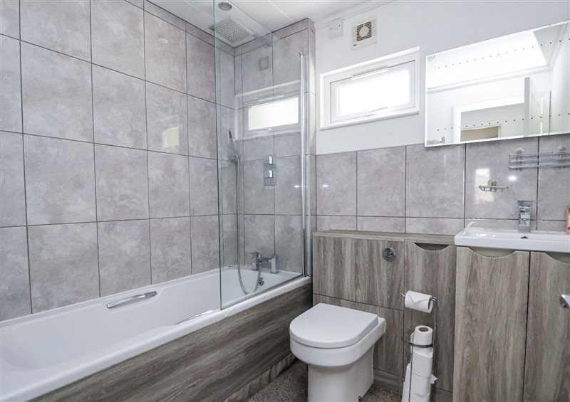The bathroom (photo 2) at 155 Woodland Hall (Lyons), Ruthin