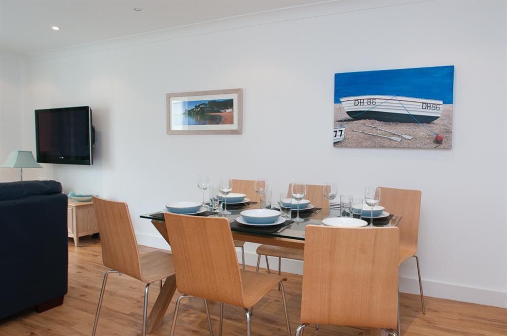 Open plan sitting/dining room at 16 Bolt Head in South Sands, Salcombe