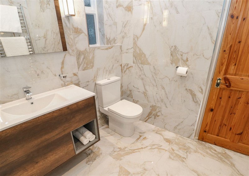 Bathroom (photo 3) at 16 Seafield Terrace, South Shields