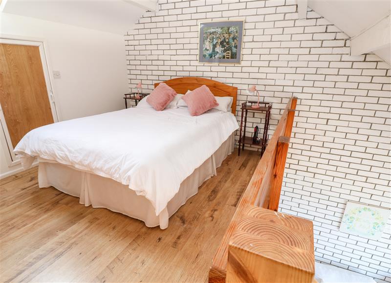 A bedroom in 16 Seaspray at 16 Seaspray, Porthtowan