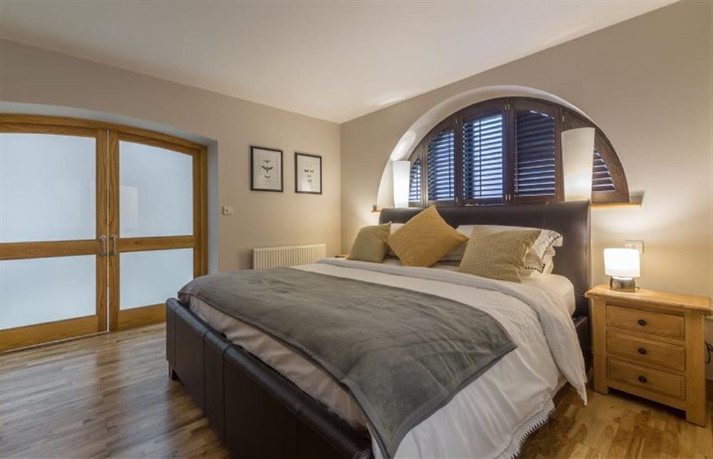 Ground floor:  Master bedroom with super king-size bed at 16 The Granary, Wells-next-the-Sea