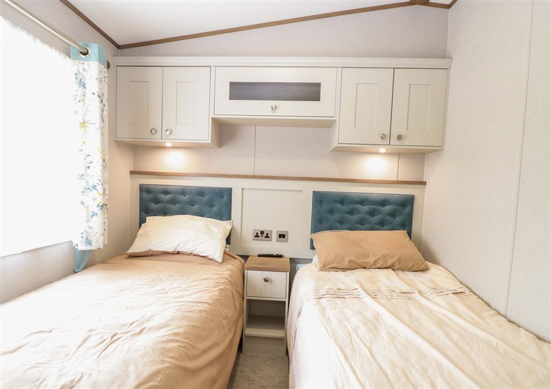 Bedroom (photo 2) at 17 Castle Walk, Burgh Castle
