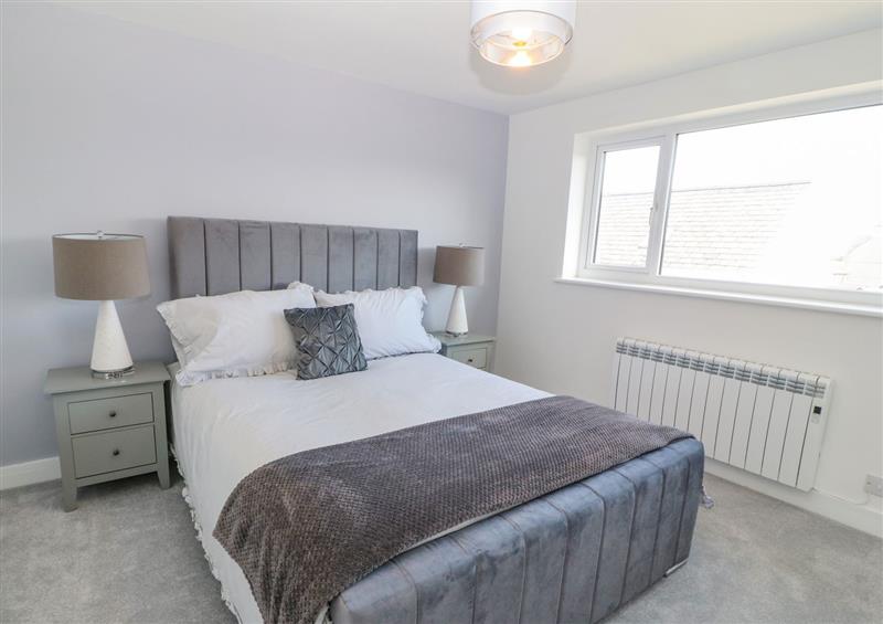 This is a bedroom (photo 2) at 17 Gwelfor Estate, Cemaes Bay