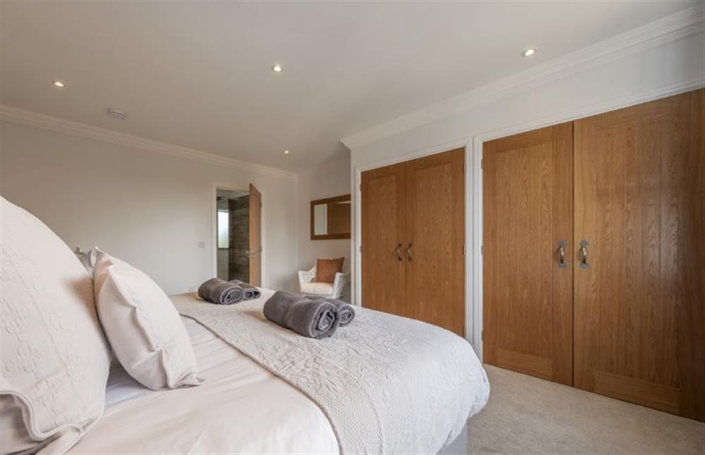 The master bedroom has an en-suite shower room at 17 Peddars Way, Holme-next-the-Sea near Hunstanton