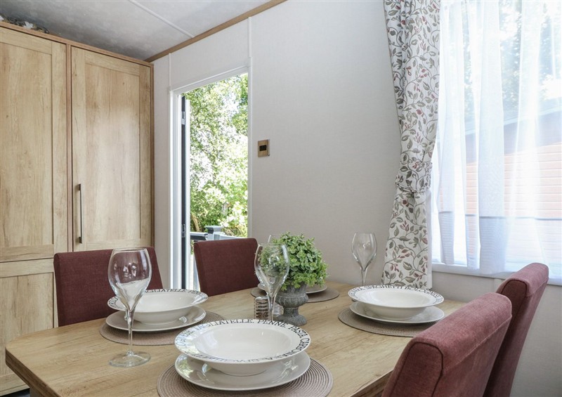 The dining room at 18 Deer Glade, Landford
