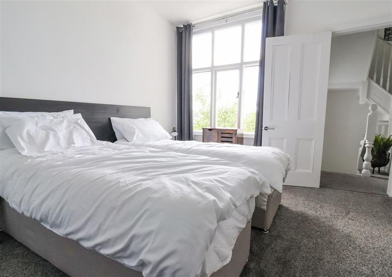One of the 5 bedrooms (photo 3) at 18 Ffordd Tanrallt, Prestatyn