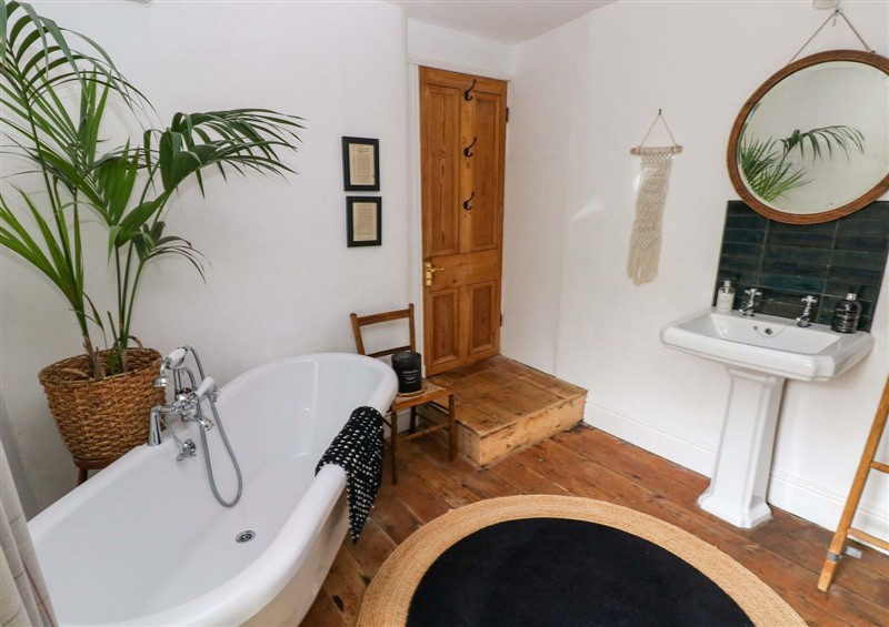 The bathroom (photo 2) at 18 Main Street, Fishguard
