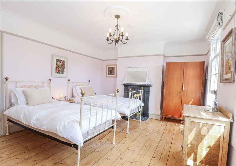A bedroom in 18 Pakefield Road (photo 3) at 18 Pakefield Road, Lowestoft