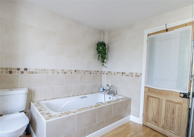 Bathroom (photo 2) at 18 Pakefield Road, Lowestoft