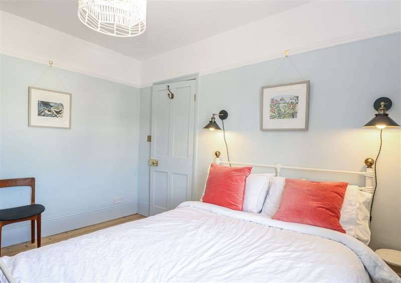 One of the 4 bedrooms (photo 2) at 18 Pakefield Road, Lowestoft