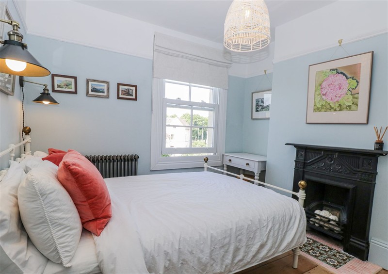 One of the 4 bedrooms (photo 3) at 18 Pakefield Road, Lowestoft