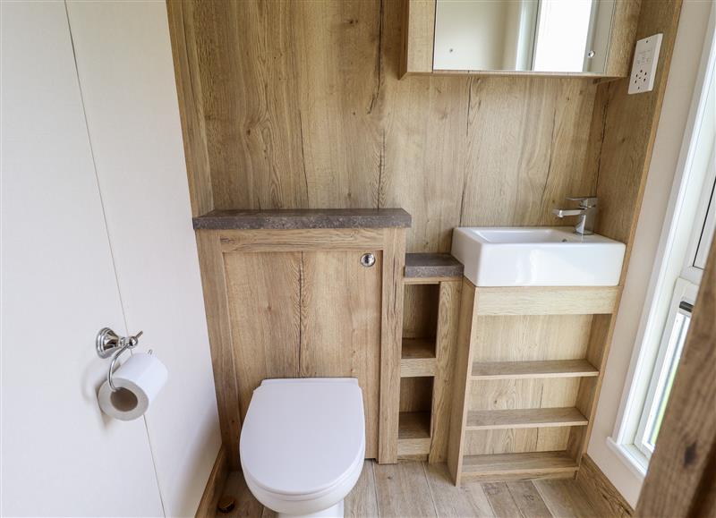 This is the bathroom (photo 3) at 18 Woodlands Retreat, Tattershall