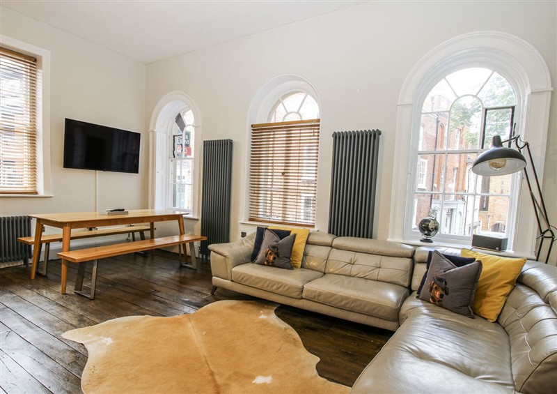 Enjoy the living room at 1C College Hill, Shrewsbury