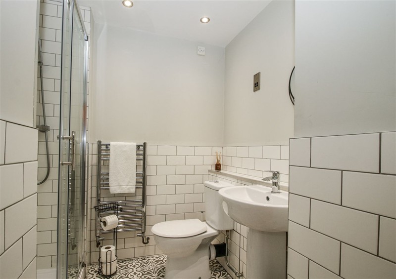 The bathroom at 1C College Hill, Shrewsbury