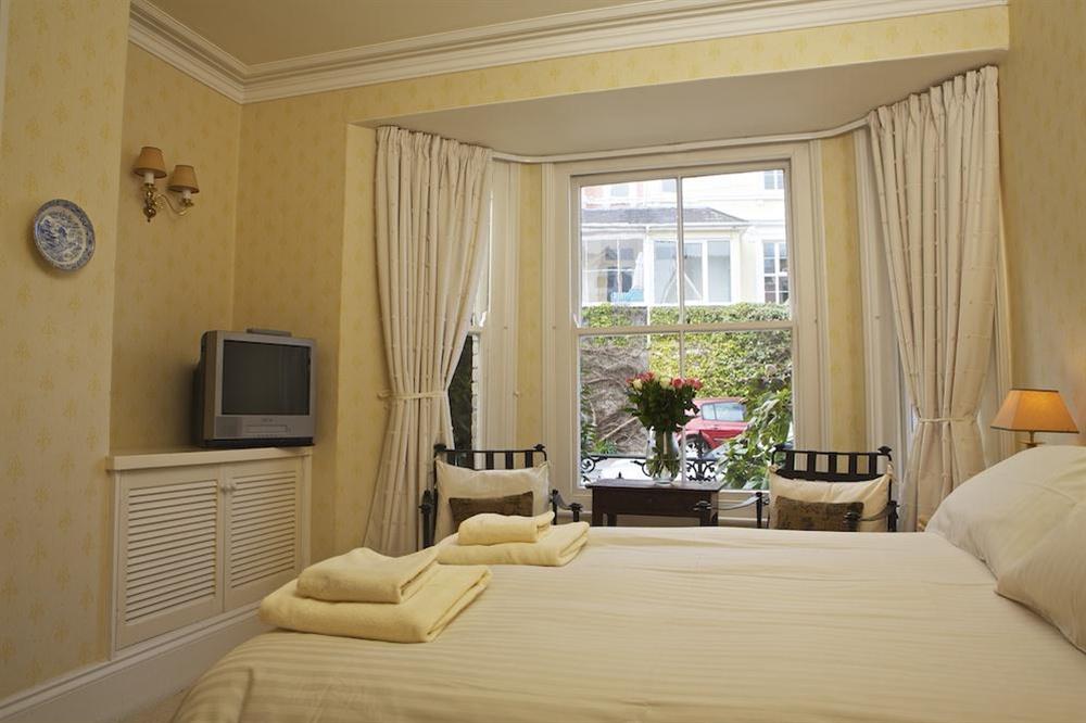 Large bedroom with king-size bed (photo 2) at 1c Harbour View in Devon Road, Salcombe