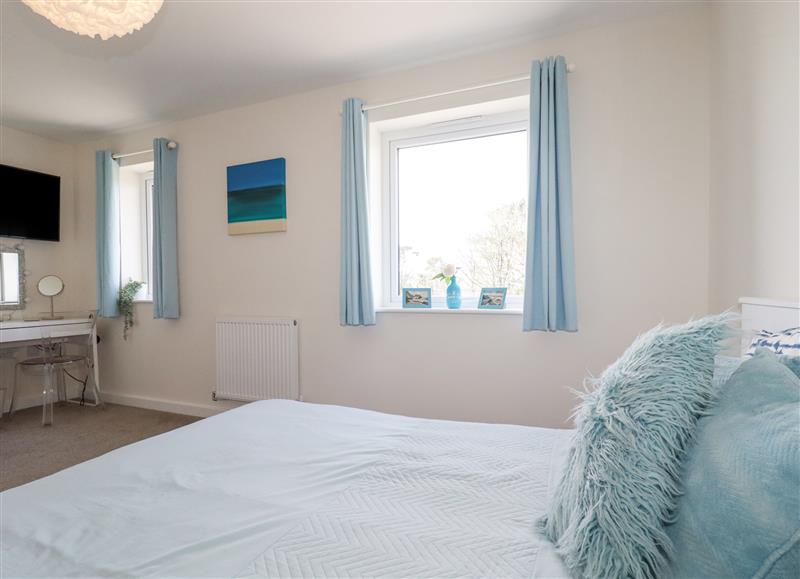 A bedroom in 2 Boathouse Terrace at 2 Boathouse Terrace, Mawgan Porth