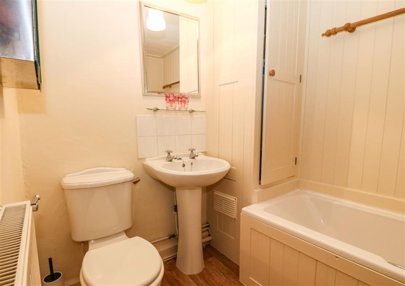 Bathroom at 2 Bwth Mawr, Barmouth