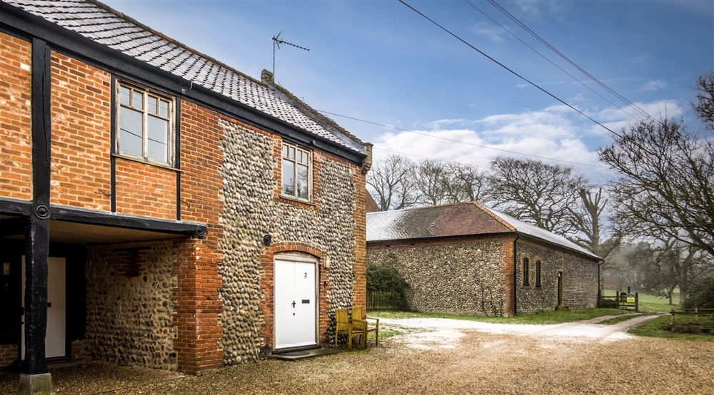 The exterior of 2 Cart Lodge Barn, Norfolk (photo 2) at 2 Cart Lodge Barn in Upper Sheringham, Norfolk