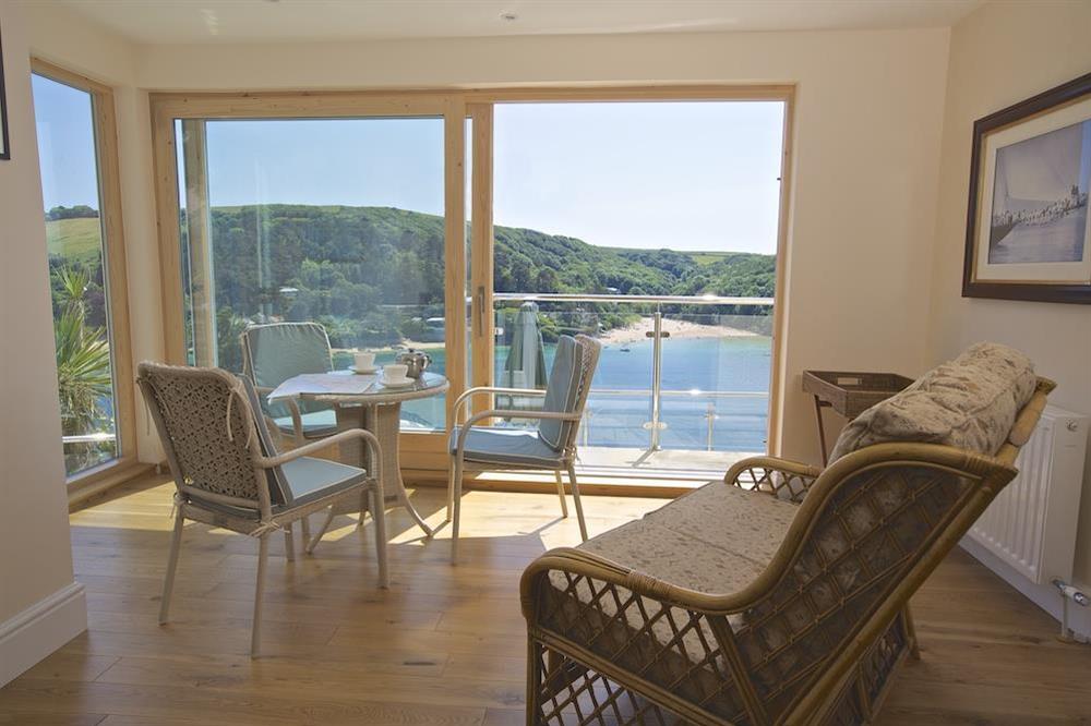 Lounge with sun room leading to the terrace at 2 Channel View in Bennett Road, Salcombe