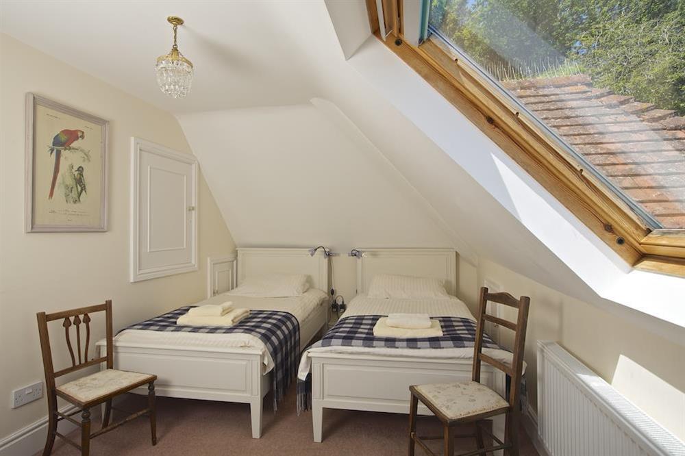 Twin bedroom on the upper floor at 2 Channel View in Bennett Road, Salcombe