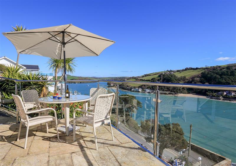 The swimming pool at 2 Channel View, Salcombe