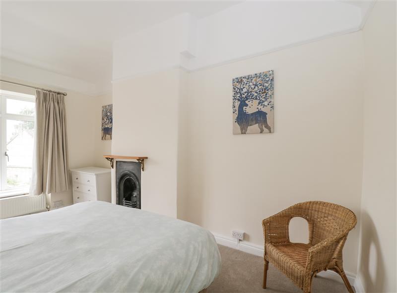 One of the 2 bedrooms (photo 2) at 2 Church Street, Chipping Norton