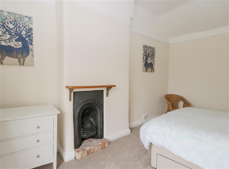 One of the 2 bedrooms (photo 3) at 2 Church Street, Chipping Norton