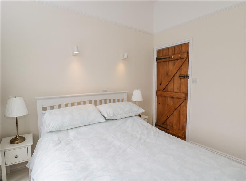One of the 2 bedrooms (photo 4) at 2 Church Street, Chipping Norton