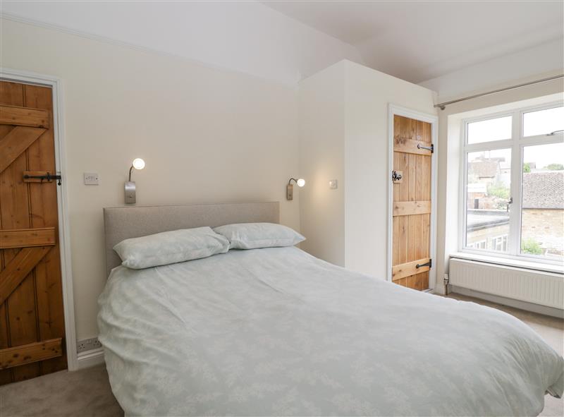 One of the 2 bedrooms at 2 Church Street, Chipping Norton