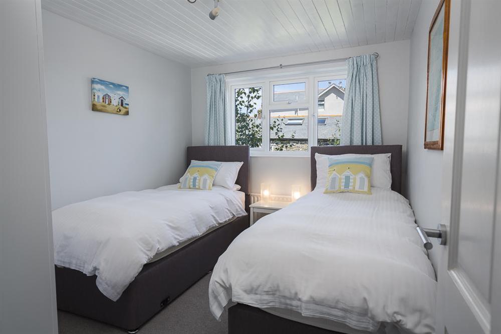 Twin bedroom (beds can be linked on request to create a 6' double) at 2 Churchill House in Market Street, Salcombe