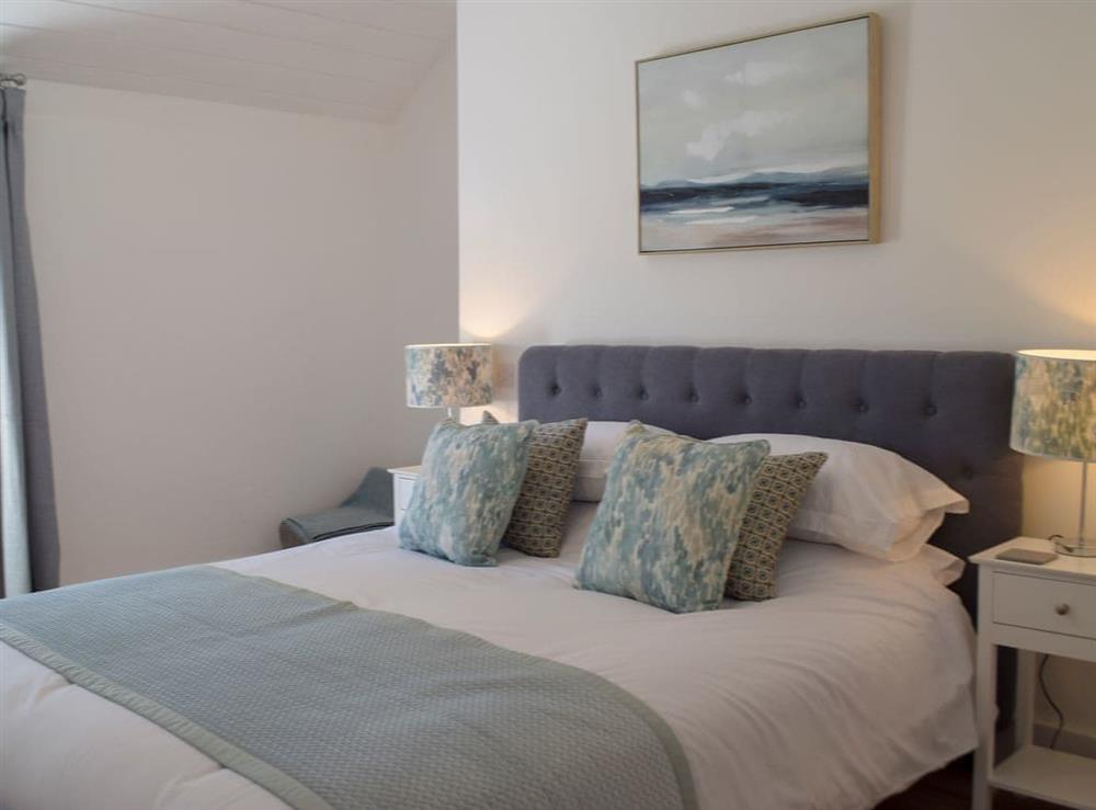 Double bedroom at 2 Cilwendeg Lodge in Newchapel, near Boncath, Dyfed