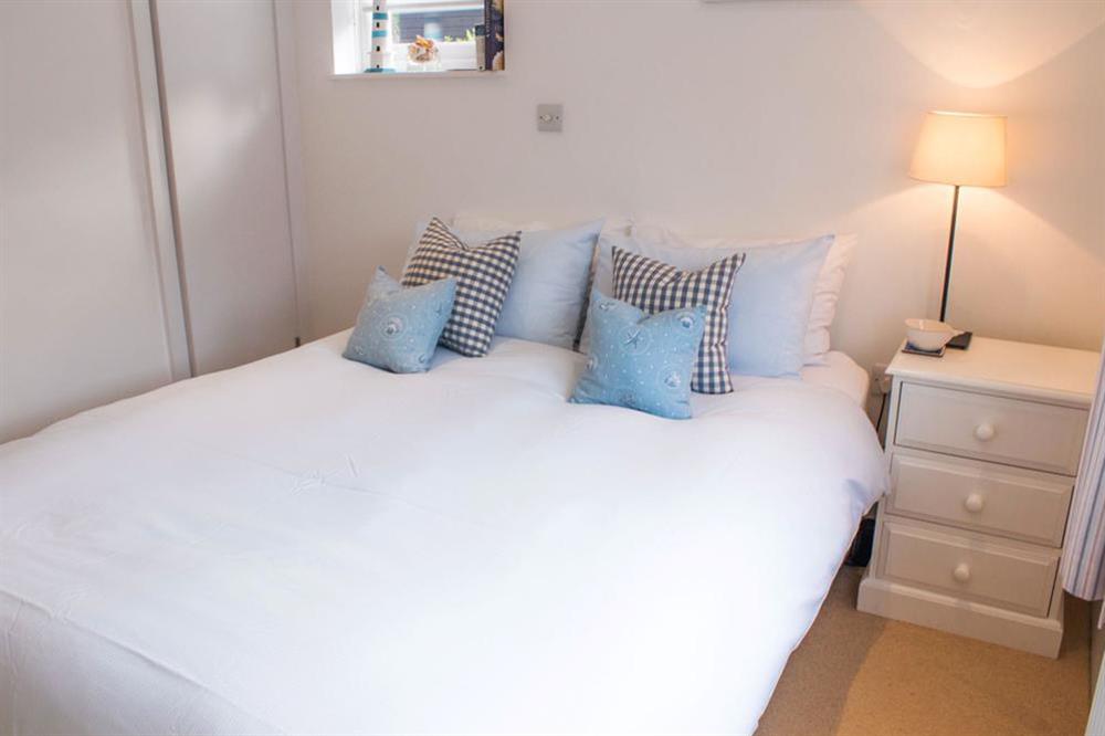 Double room on 1st floor with king-size bed at 2 Combehaven in Allenhayes Road, Salcombe