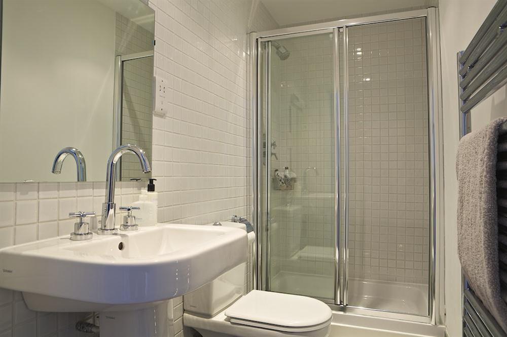 Family bathroom on first floor with shower at 2 Combehaven in Allenhayes Road, Salcombe