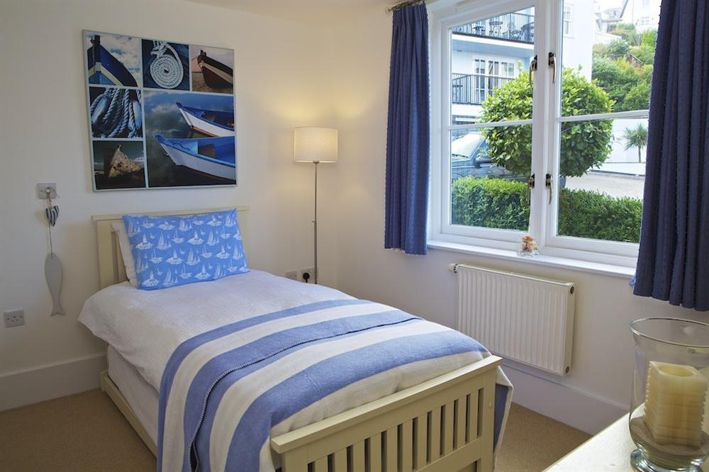 Ground floor single bedroom wiith stacker bed at 2 Combehaven in Allenhayes Road, Salcombe