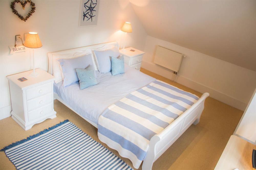 Master bedroom (2nd floor) with king-size bed at 2 Combehaven in Allenhayes Road, Salcombe