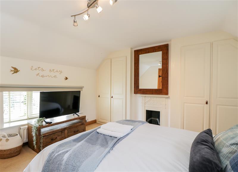One of the bedrooms (photo 3) at 2 Dewars Farm Cottages, Middleton Stoney