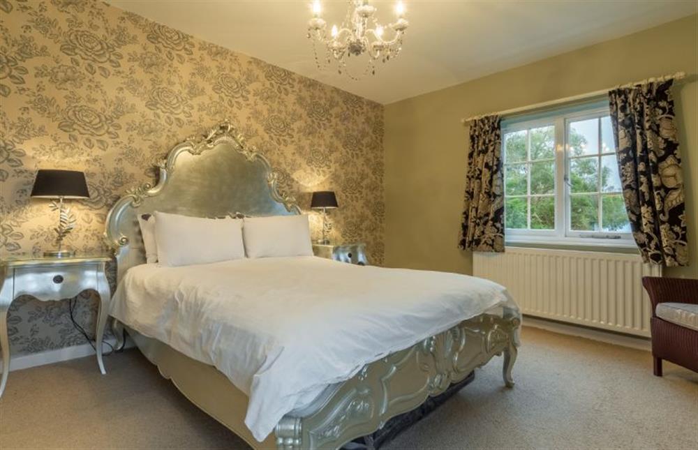 First floor: Master bedroom with king-size bed at 2 Dix Cottages, Thornham near Hunstanton