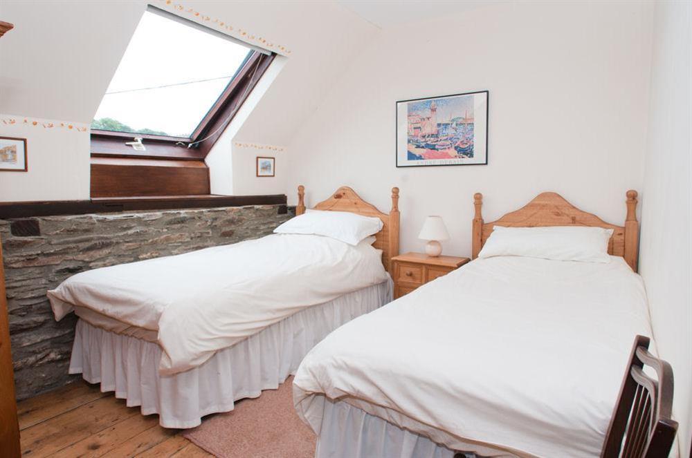 Twin bedroom at 2 Easton Barn in Bigbury, Kingsbridge