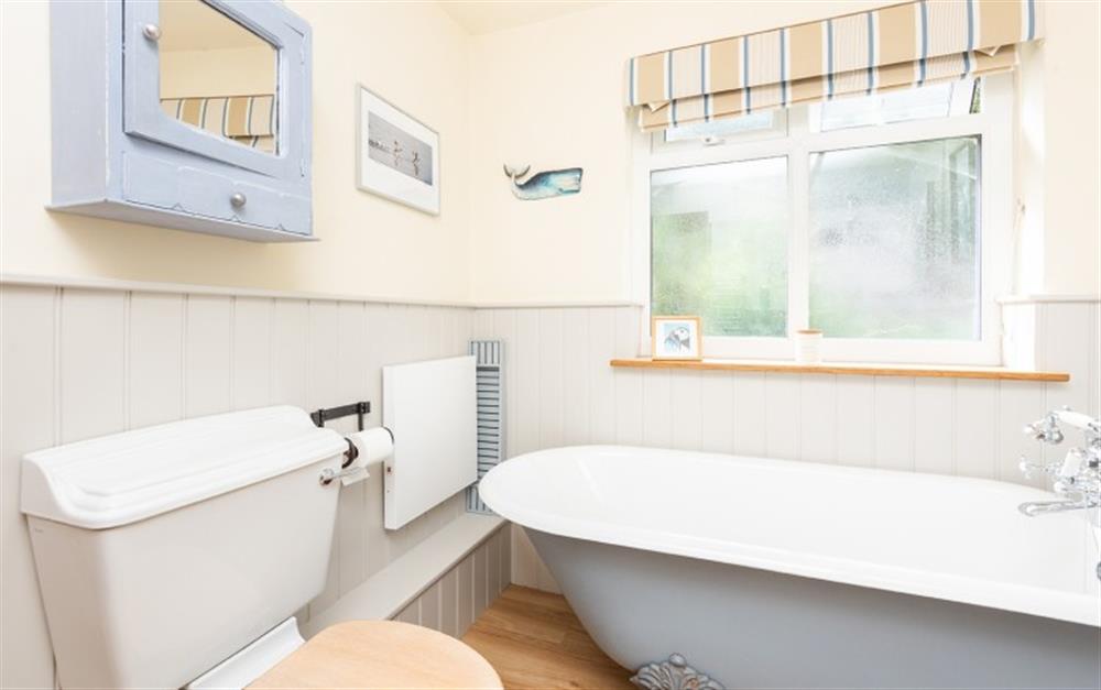 Another view of the family bathroom at 2 Florence Cottage in Torcross