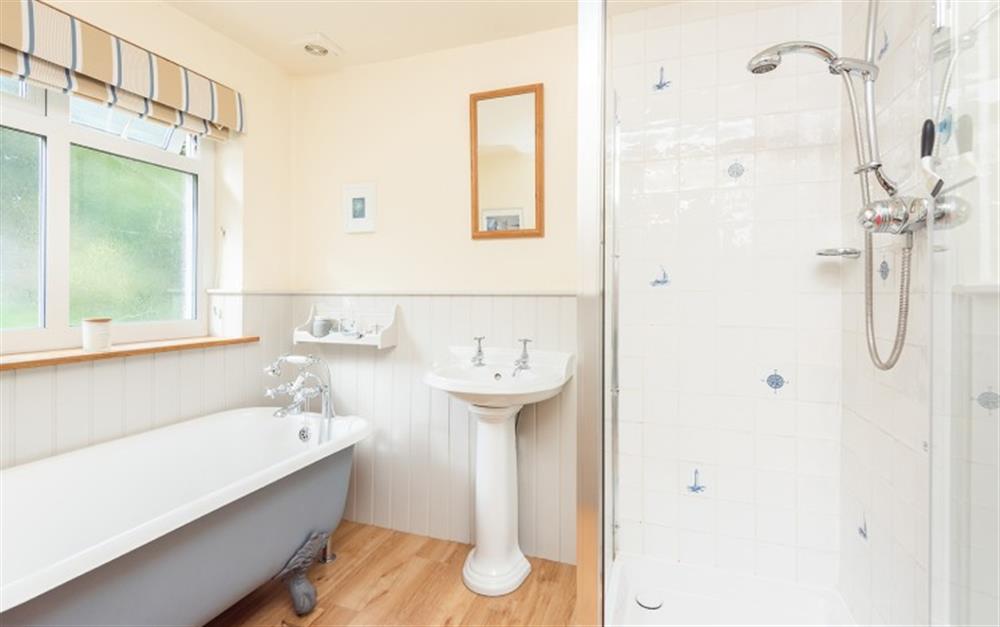 The family bathroom at 2 Florence Cottage in Torcross