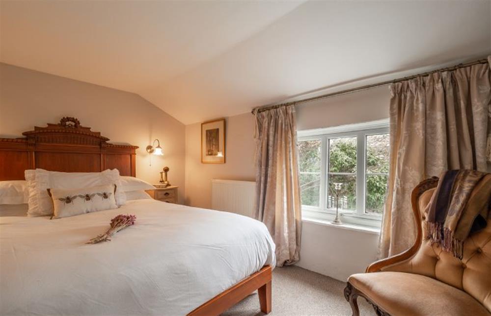Master bedroom with 5’ king-size bed at 2 Fox Cottages, Darsham