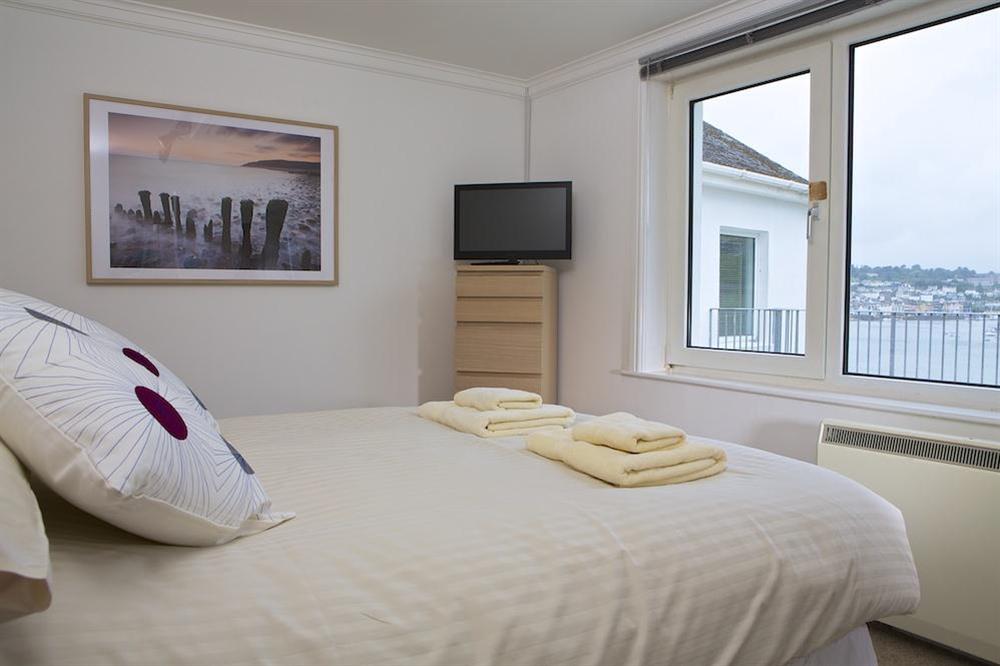 Double bedroom with views over the river at 2 Galions Quay in , Dartmouth