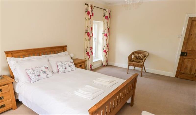 A bedroom in 2 Gymmin House at 2 Gymmin House, Pendine