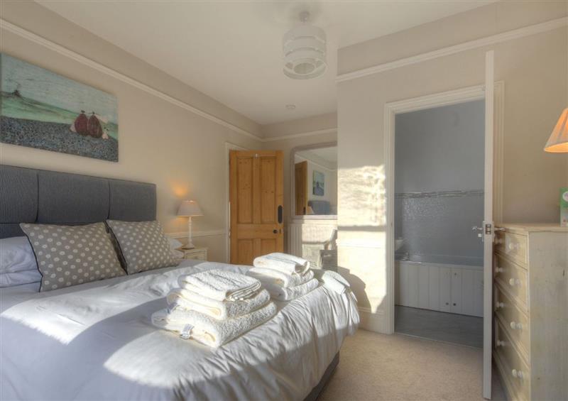 One of the 4 bedrooms (photo 2) at 2 Hadleigh Villas, Lyme Regis