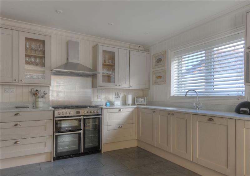 The kitchen at 2 Hadleigh Villas, Lyme Regis