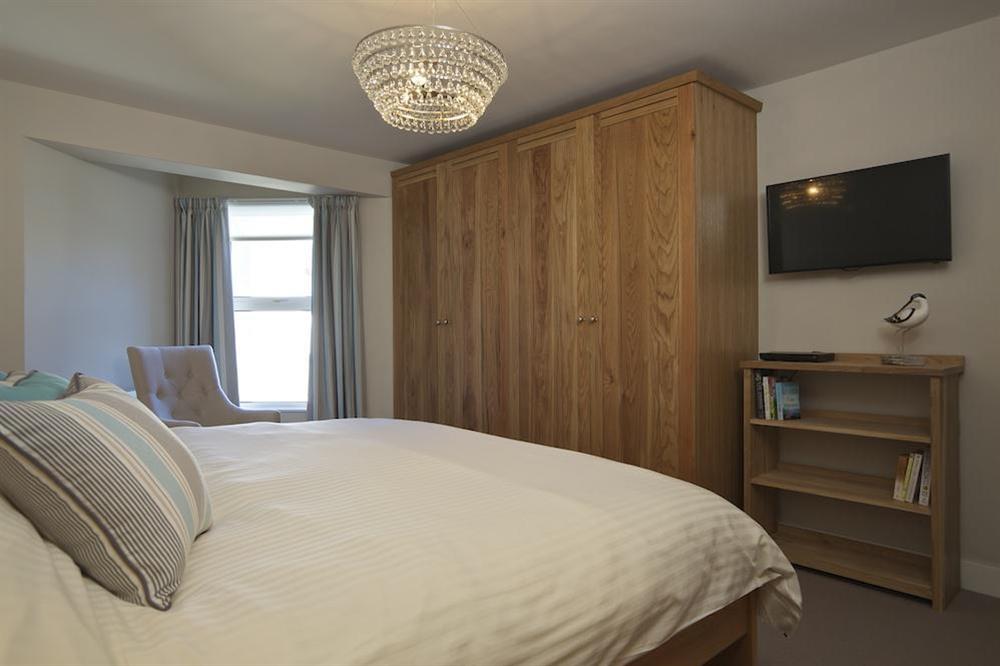 Family suite with super-King size bed (photo 2) at 2 Hamstone Court in , Salcombe